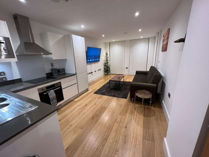 Others 4, Impeccable 2-bed Apartment in Erith, London