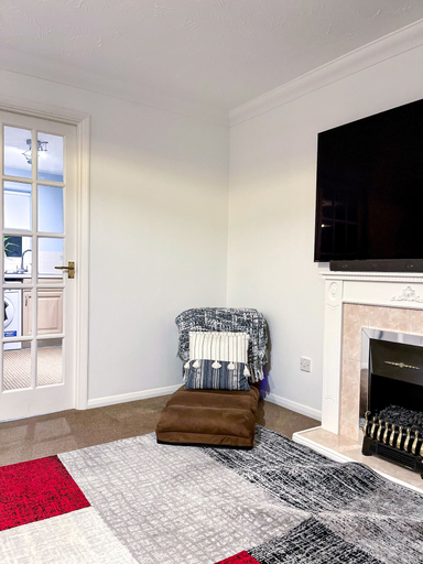 Living area 5, 1-bed Apt, Sleeps 2, 20 min Walk to Centre, Medway