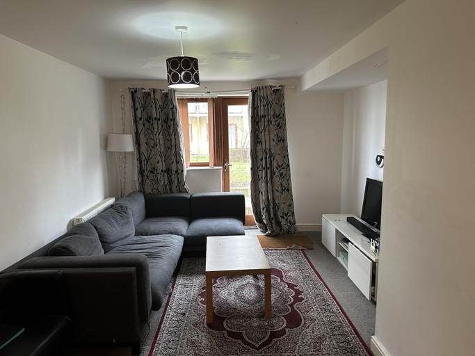 Others 4, Immaculate 2-bed Apartment in Greenhithe, Kent