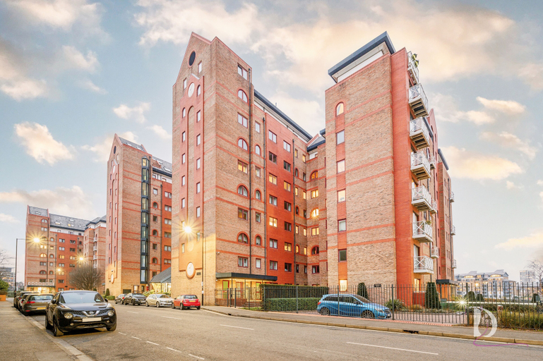 Exterior & Views 2, Beautiful 1 Bed on the River, London