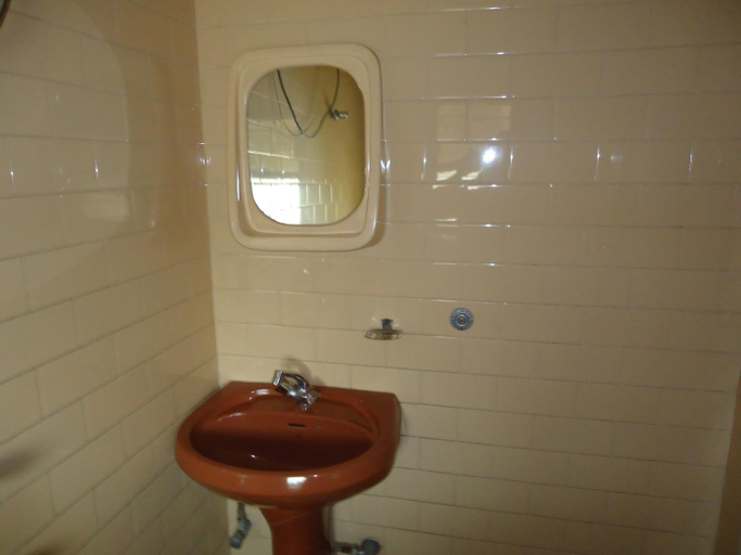 Bathroom 2, Hotel Stafi, Pune