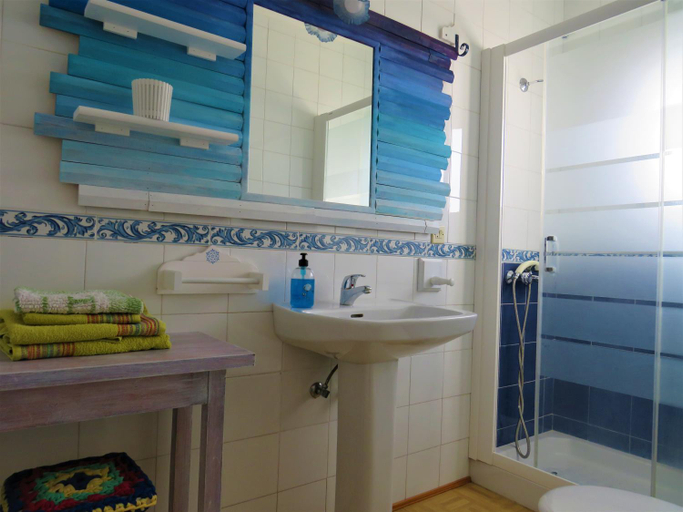 Bathroom 2, El apartaito, Cádiz