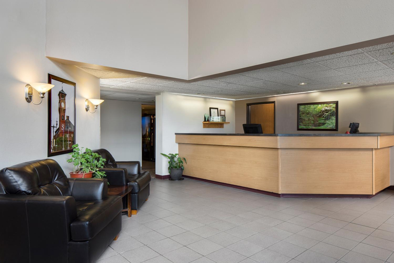 Public Area 2, Super 8 By Wyndham Menomonie Wi, Dunn