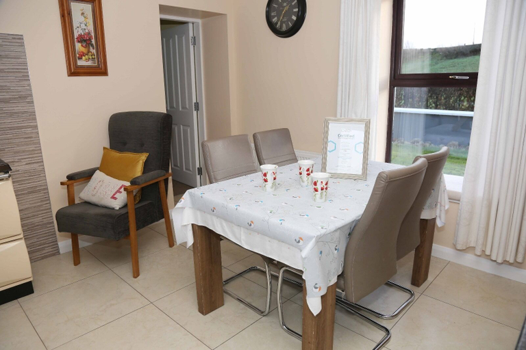 Dining, 3 Bed Farmhouse - Sleeps 6 - Wifi - Free Parking, Derry and Strabane