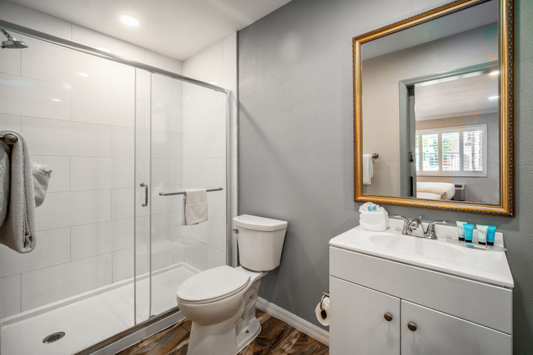 Bathroom 4, The Buena Park Hotel & Suites, Orange