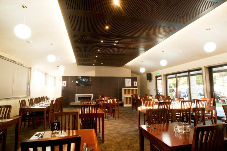 Food & Drinks, The Famous Grouse Hotel, Selwyn