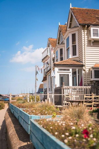 Exterior & Views 2, Perfect Location, dog Friendly Beautiful Home, Kent