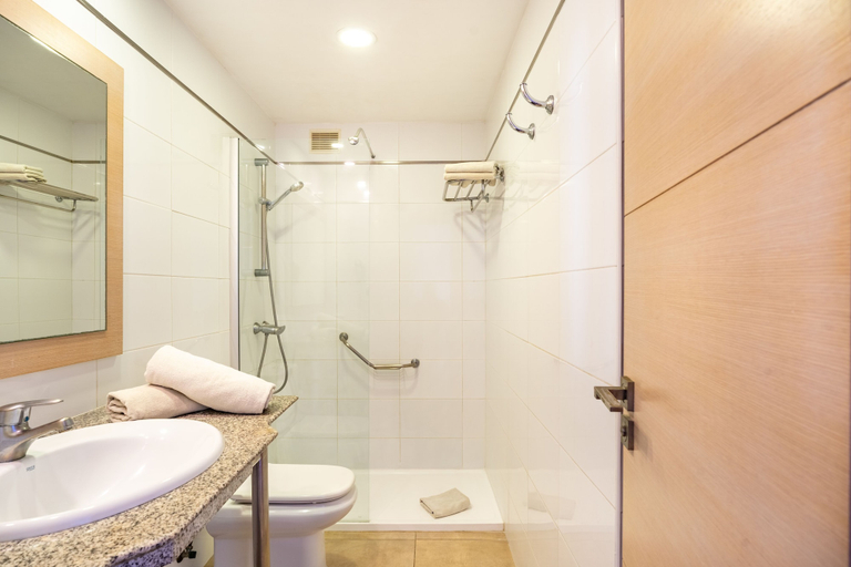 Bathroom 4, Cala Nova Apartamentos, Las Palmas