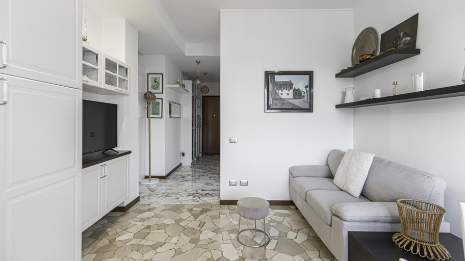 Room 5, Padova 115 in Milan With 1 Bedrooms and 1 Bathrooms, Milano
