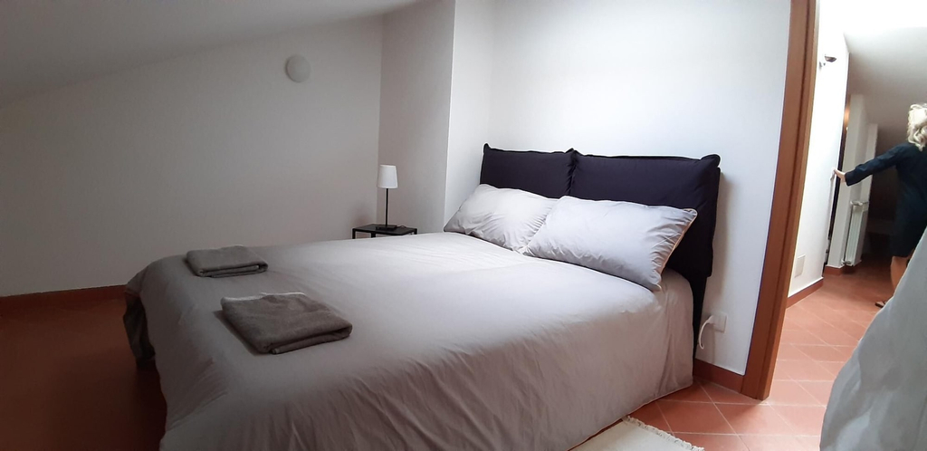 Room 2, Duplex Tuscan Home - View and Pool Sleeps 4-6, Arezzo