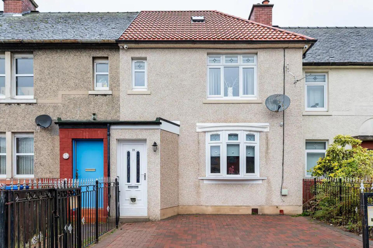 Exterior & Views 2, Captivating 2-bed House in Hamilton With Jacuzzi, South Lanarkshire