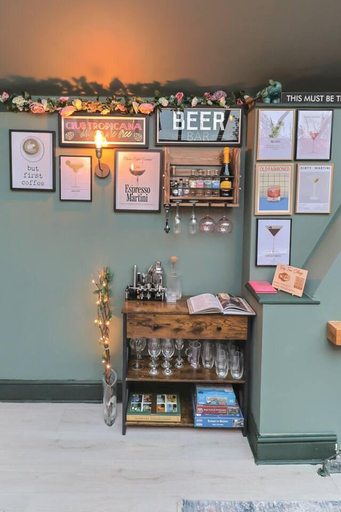 Food & Drinks 4, Beautiful 3-bed Cottage in Burnham-on-crouch, Essex
