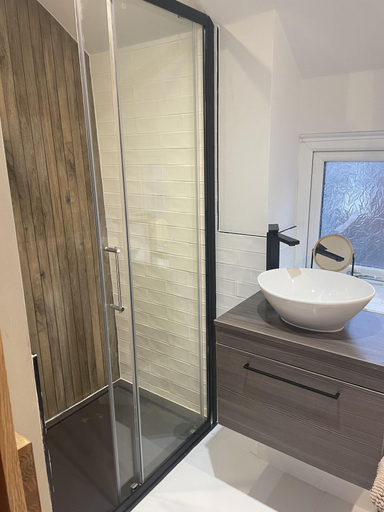 Bathroom 4, Charming 1-bed Cottage in Brynmenyn, Bridgend