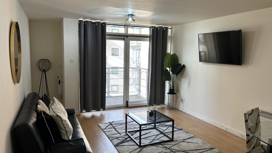 Others 5, Spacious 1-bed Apartment in London sea View, London