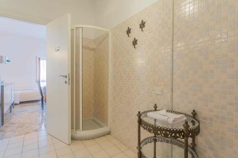 Room 5, Silver Apartment by Wonderful Italy, Bari