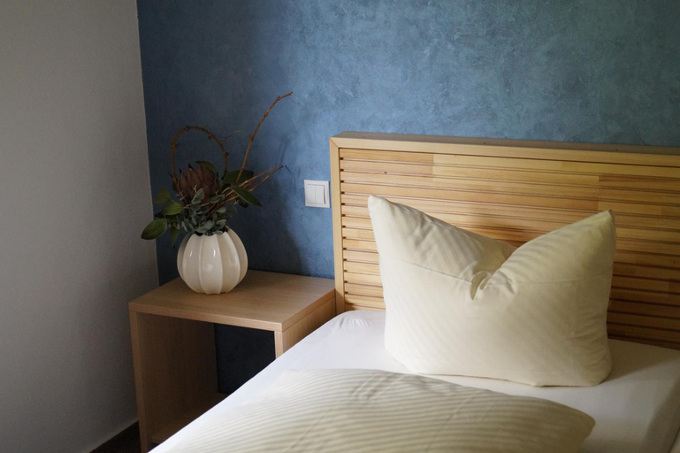 Bedroom 2, Hotel Berg, Donnersbergkreis