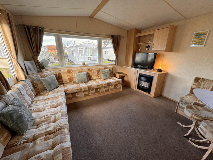 Others 5, 3 Bed Caravan - Sleeps 8 - Pet Friendly, Parking, Conwy