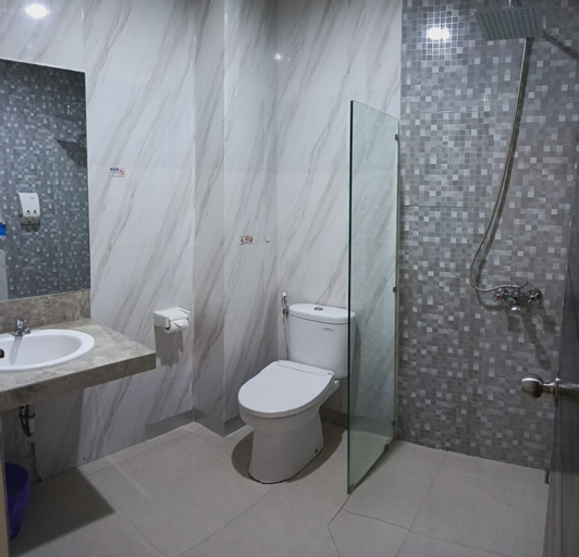 Bathroom 11