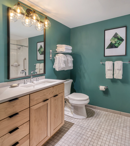 Bathroom 4, WorldMark Portland - Waterfront Park, Multnomah