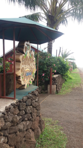Others 5, Cabanas Maria Hau, ísla de Pascua