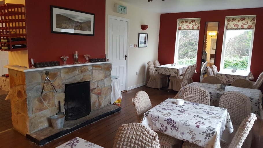 Others 3, Portfinn Lodge