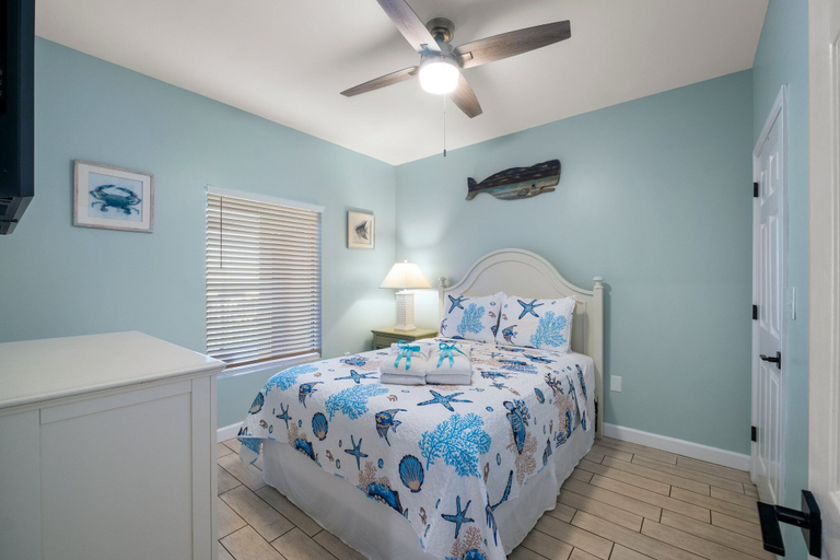 Bedroom 4, Splash Resort 1702w - Fins Up, Bay
