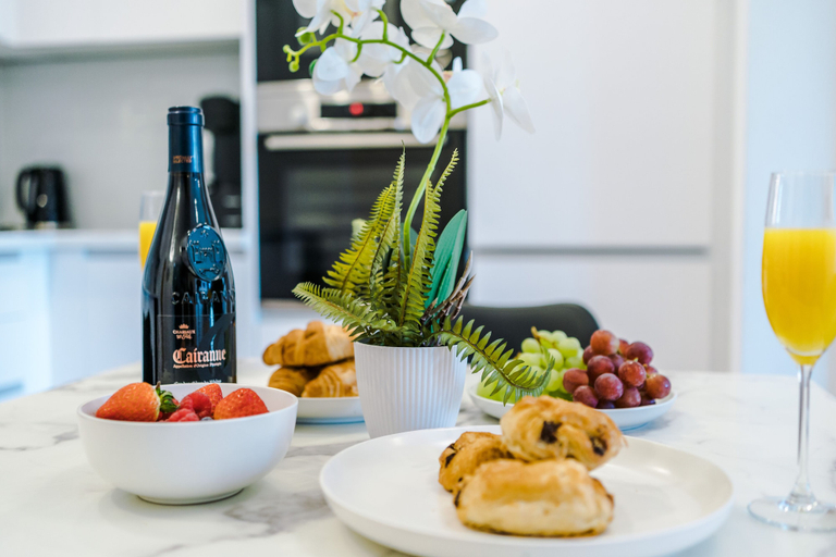 Food & Drinks 5, Luxury Stay With Fantastic Discounts, Birmingham
