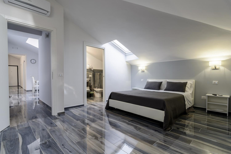 Others 3, B&B al Palazzo, Salerno