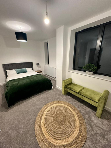 Bedroom 3, Immaculate 4-bed House Near City Airport, London