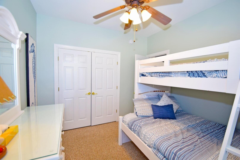 Room 2, Bella Mar C 4 Bedroom Townhouse by RedAwning, Worcester