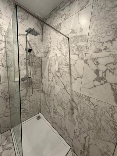 Bathroom 4, Immaculate 4-bed House Near City Airport, London
