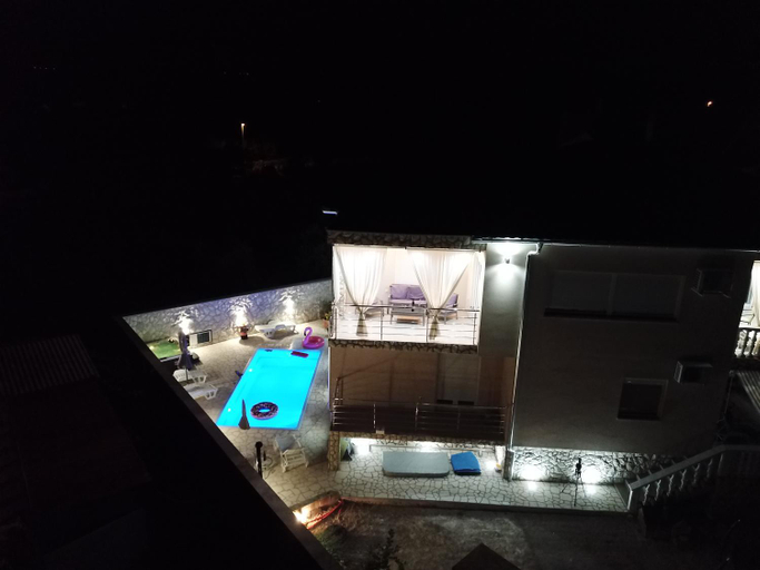 2, Apartments Adriana, Bilice