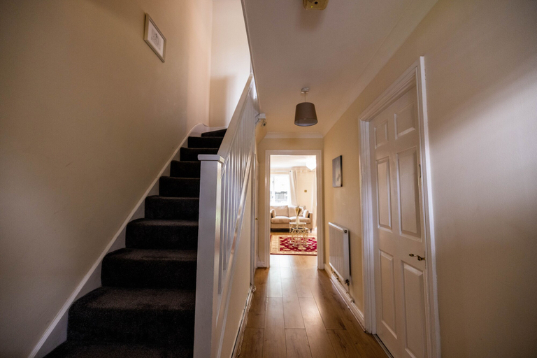 Interior 3, Sleeps8-kingbeds-sofabed-garden-aircon-freeparking, London