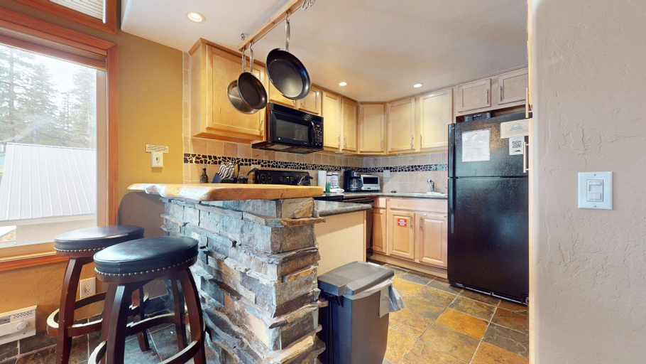 Private kitchen 2, Val D'Isere, Mono