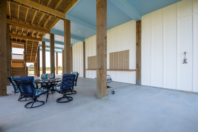 Property grounds 5, Kathleen's Retreat 5 Bedroom Home by RedAwning, Galveston