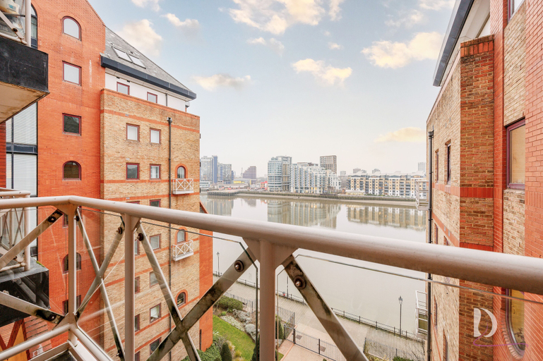 Others 5, Beautiful 1 Bed on the River, London
