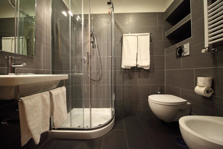 Bathroom 5, Tourist House, Rome