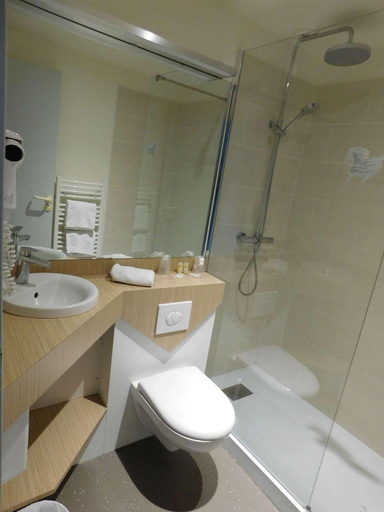 Bathroom 4, Brit Hotel Argentan, Orne