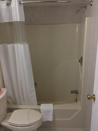 Bathroom 3, Red Carpet Inn - Bridgeton Vineland, Cumberland