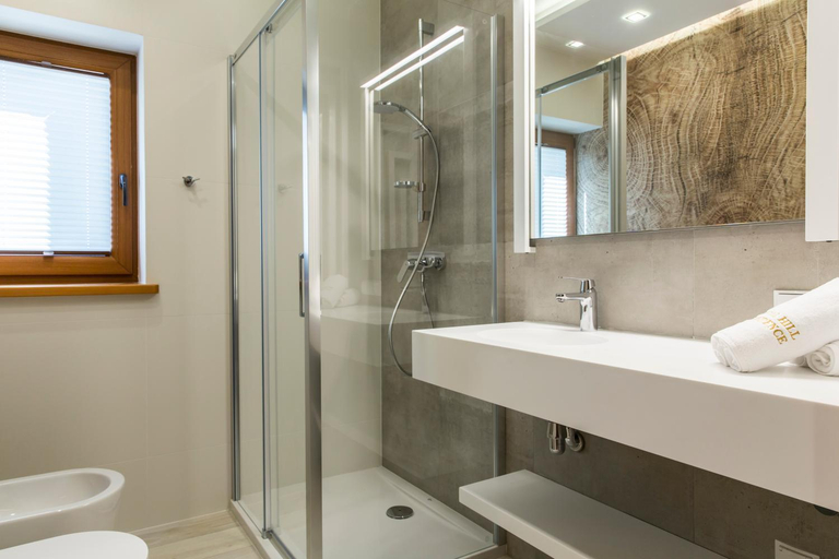 Bathroom 3, Royal Hill Residence, Tatra