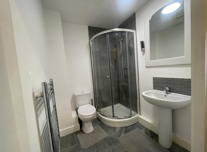 Bathroom, Modern 2 Bed Apartment in Salford, Manchester