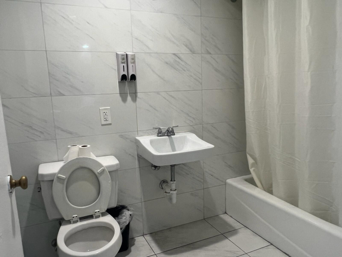 Bathroom 5, Pomona Inn, Los Angeles