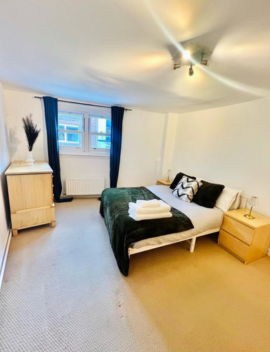 Bedroom 2, Captivating 2-bed Apartment in Clapham, London