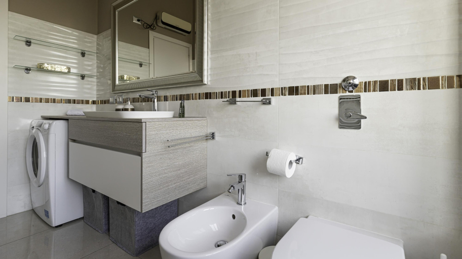 Room 2, Padova 115 in Milan With 1 Bedrooms and 1 Bathrooms, Milano