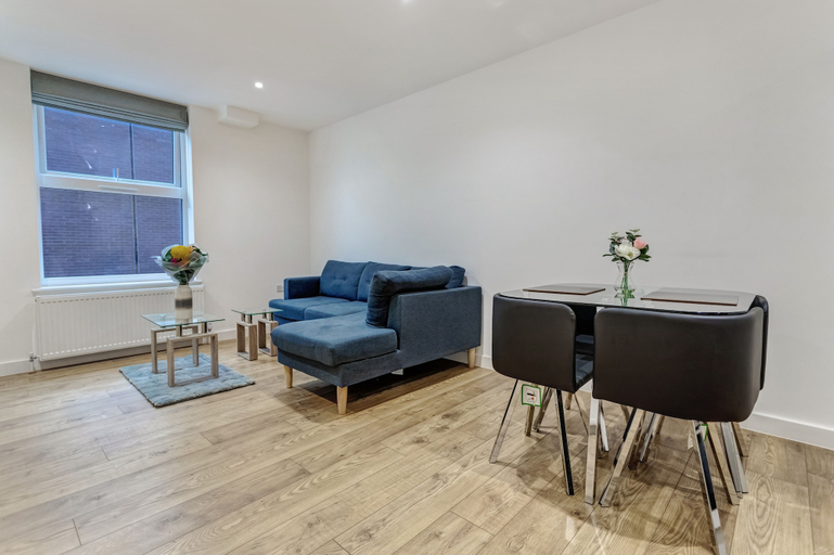 Others 4, 1 Bed, Sleeps 3, Free Parking, Wifi, Slough