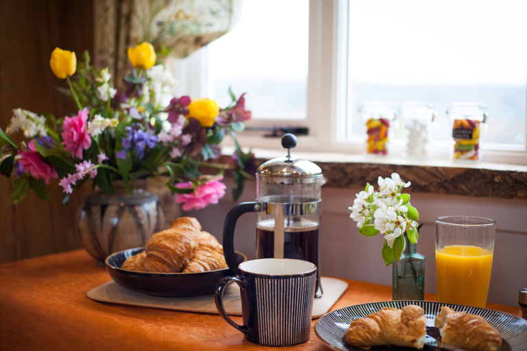 Food & Drinks 5, Luxury Shepherd's Hut Style Cabin With Views, Herefordshire
