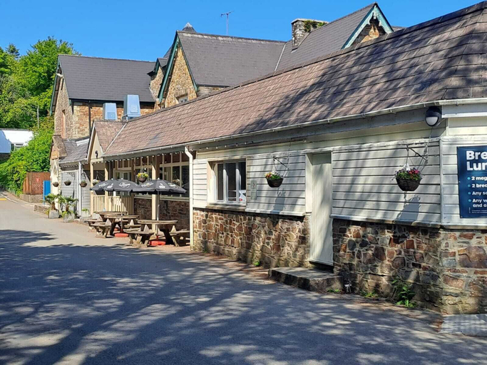 Exterior & Views 2, Beautiful 2-bed Chalet in Bideford, Devon