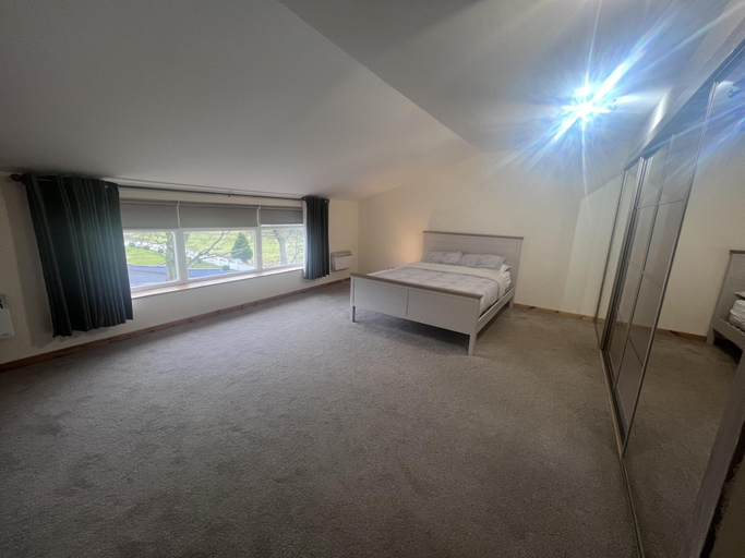 Others 4, Captivating 2 Bed Apartment in Newhouse, North Lanarkshire