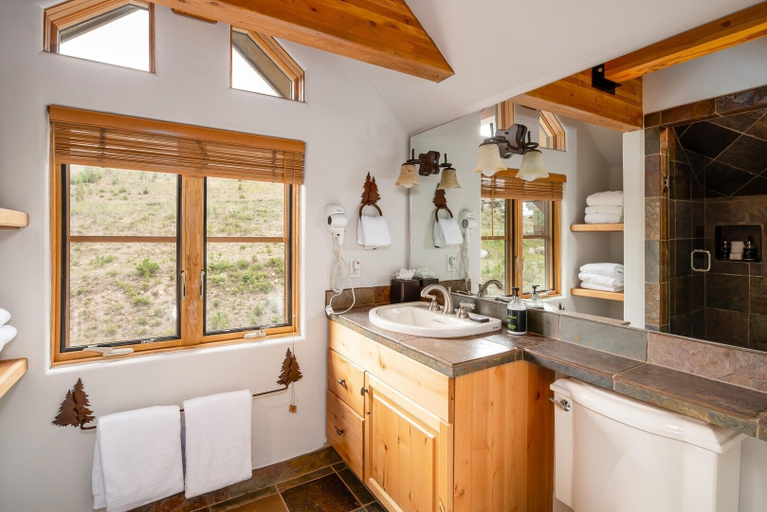Bathroom 2, 7 Gambler 4 Bedroom Home by Moonlight Basin Lodging, Madison