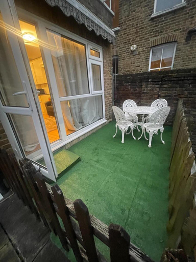 Others 4, Charming 1-bed Apartment in London, London